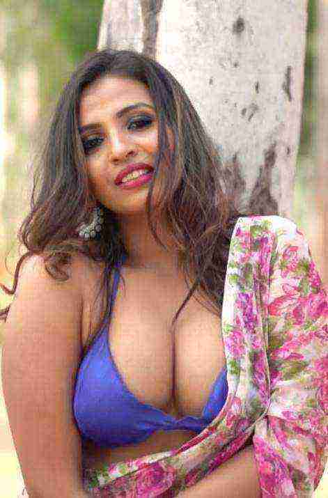 Rainy SareeLover Jiya GlamHeart