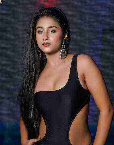 Udita Shower In Hotel Uncut (2025) Unrated (2025)