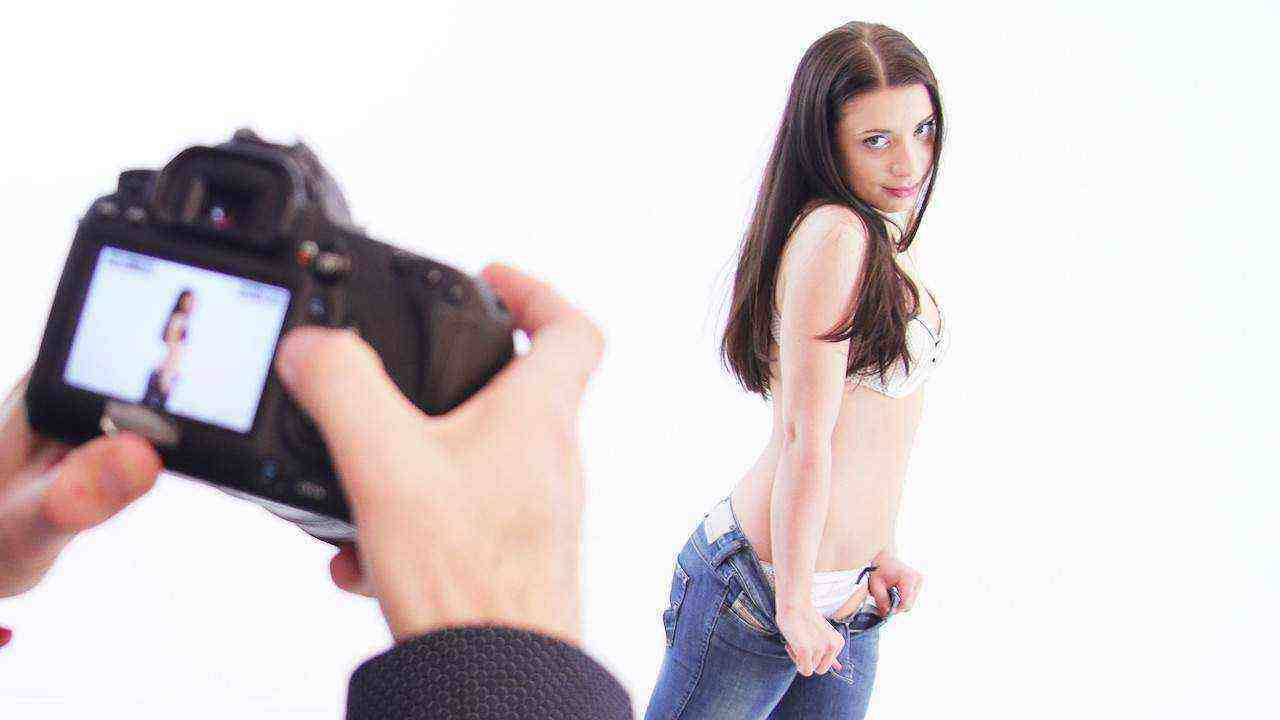 [18+] Innocent Brunette Likes To Ride