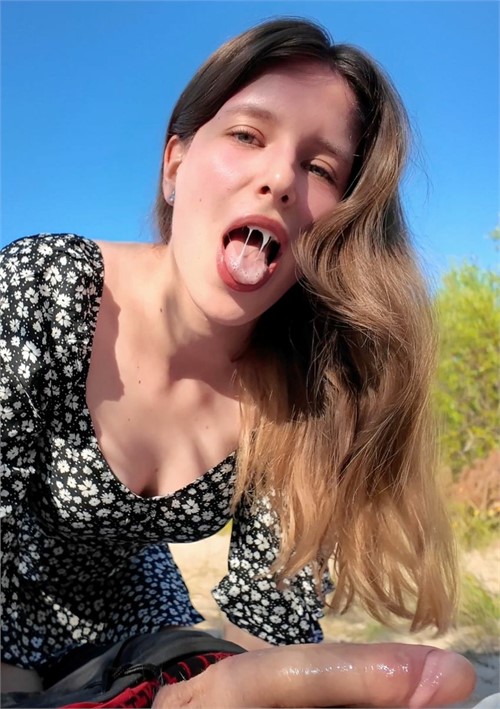 [18+] Sloppy Blowjob At The Dunes I Think Someone Just Saw Me Swallowing His Cum