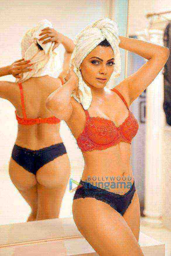 Dream Girl (2019) Sherlyn Chopra