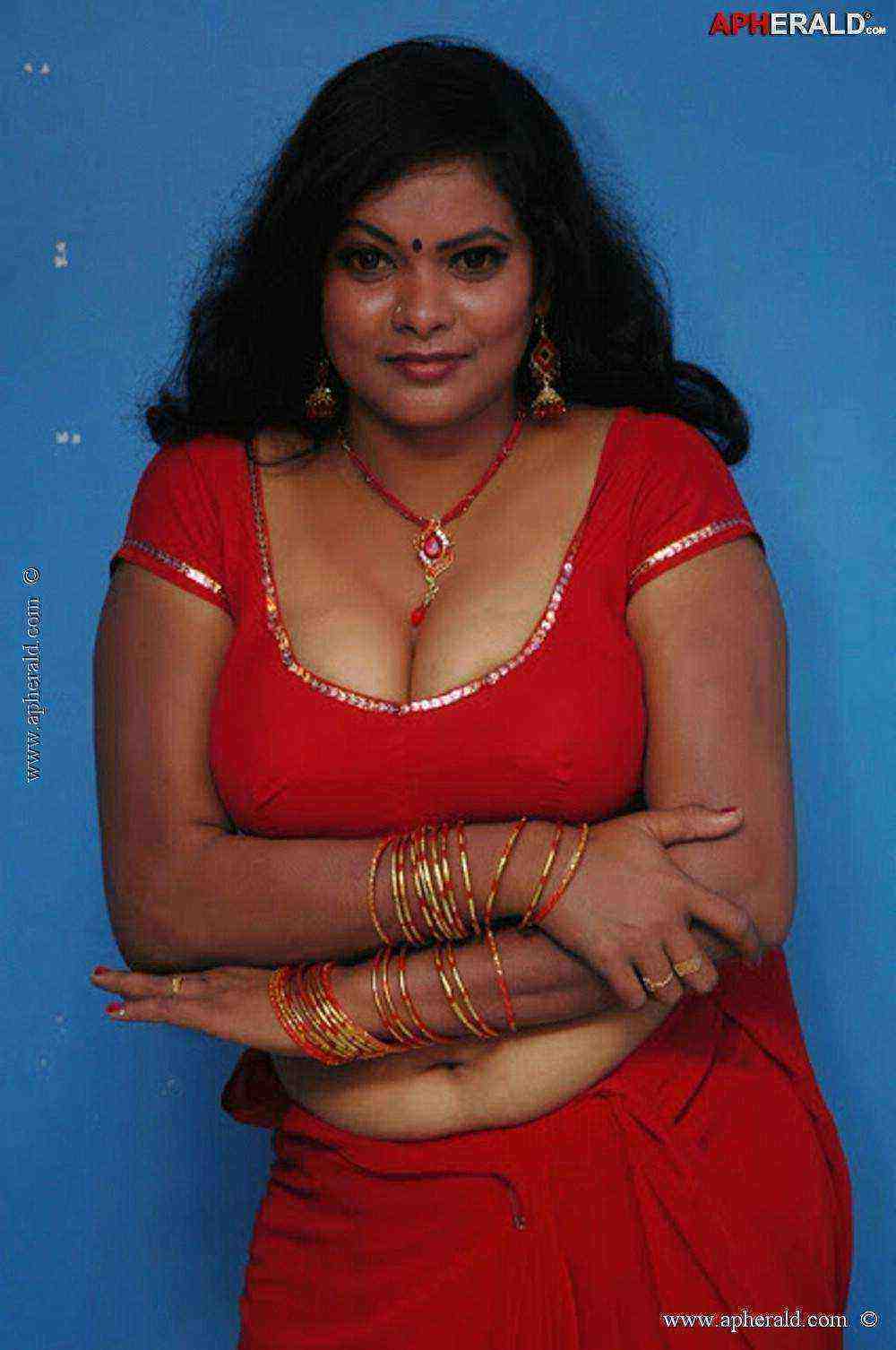 Yaarbaaz Biwi (2003)